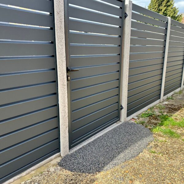 Skārda locijumu vārtu apdare