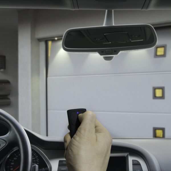 Vadības komforts. Garāžu vārti ir paredzēti darbam ar roku vai automātiku.