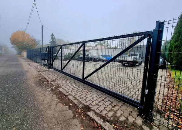 Cinkoti, pulverkrāsoti bīdāmie vārti ar 3D paneļa apdari