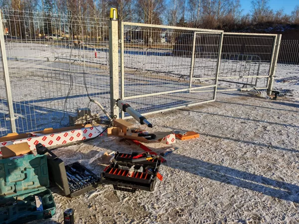 Cinkoti divviru vārti ar 3D paneļa apdari
