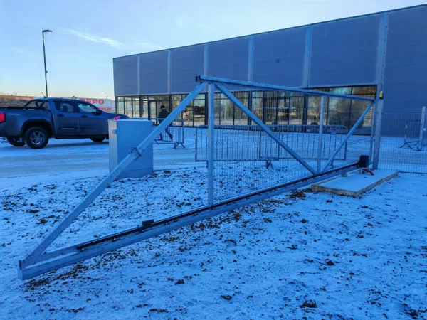 Cinkoti bīdāmie vārti ar 3D paneļa apdari